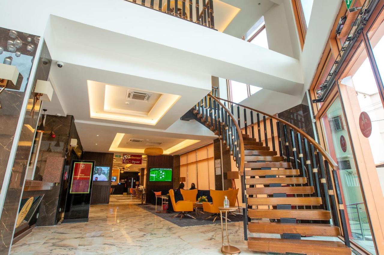 Hotel Fleur De Lys Point E Dakar Buitenkant foto